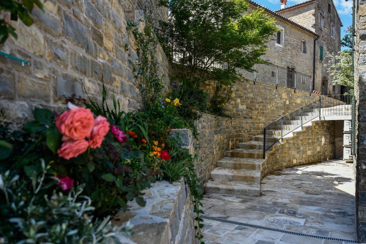 L'Abbraccio Della Quercia Apartment Momjan Exterior foto